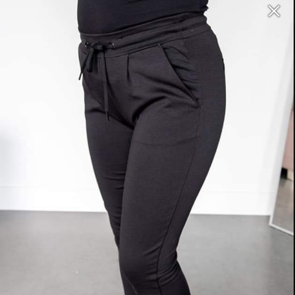 Ambition Pants
Black
